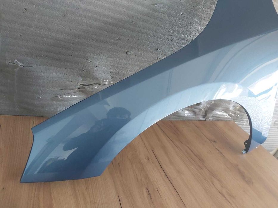 Aripa Fata Stanga Volvo S60 An 2010-2013 (Albastru Deschis)