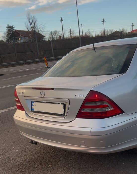 Piese caroserie mecanica Mercedes C class w203 Doua modele