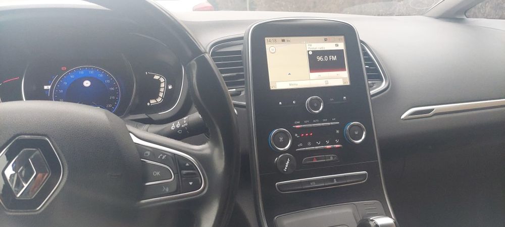 Vând Renault Scenic 2019 urgent cu 6400 euro negociabil