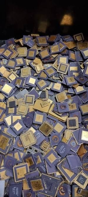 Reciclam placi, rami,procesoare,pini auriți. Calculatoare, laptopuri, telefoane vechi,hardiscuri.