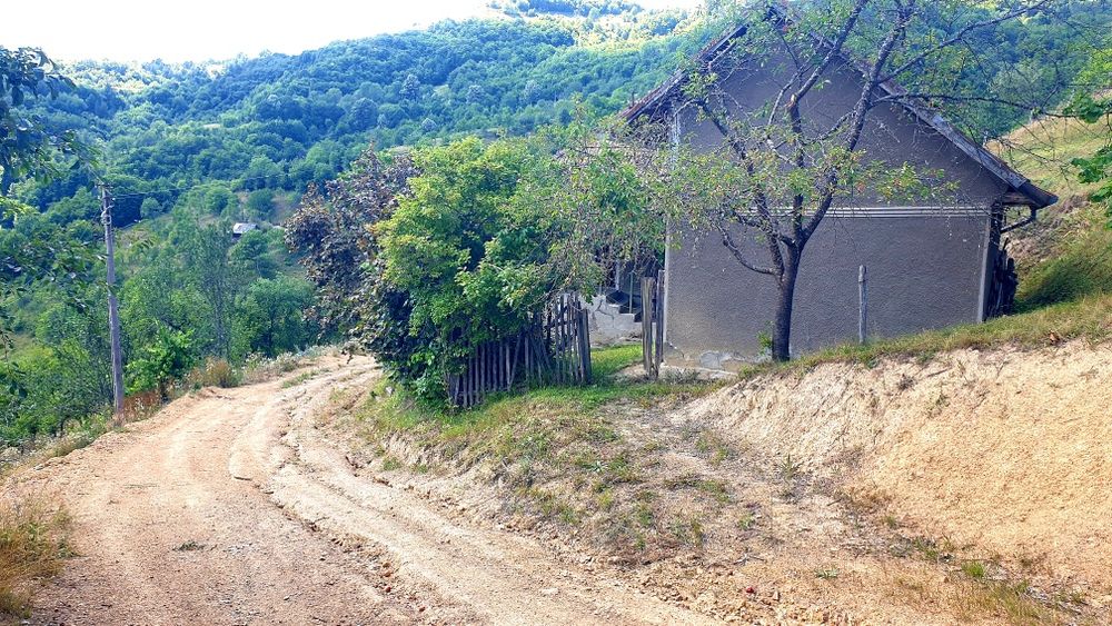 Casa + teren de vânzare în jud. Hunedoara, comuna Blăjeni, sat Sălătruc