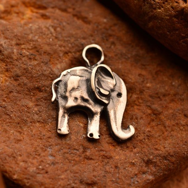 Сребърен медальон 925 „Малкият слон“ – талисман на късмета и закрилата