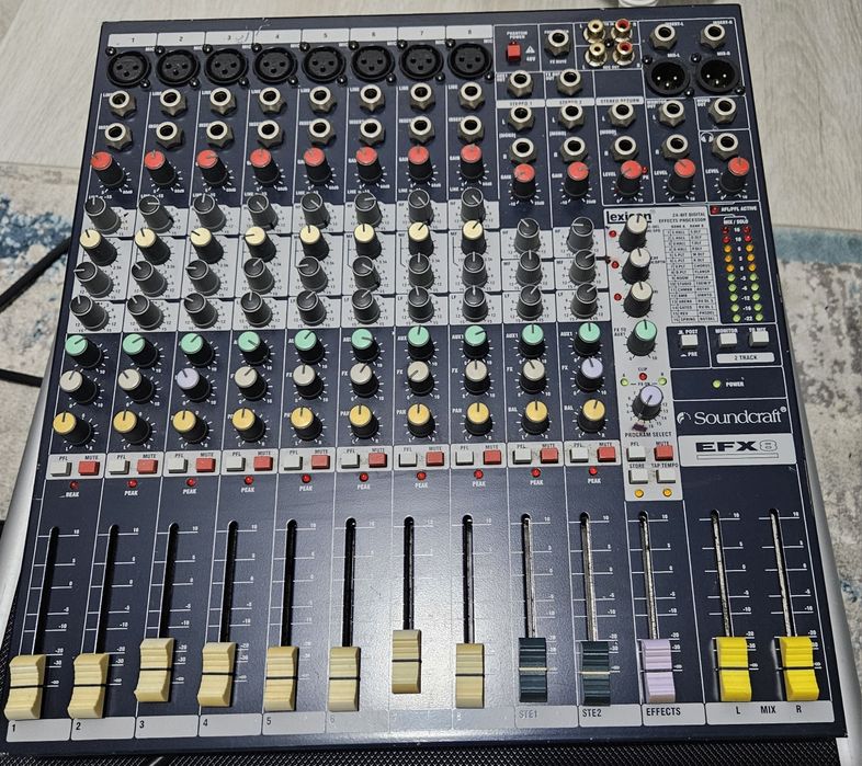 Mixer Soundcraft efx8