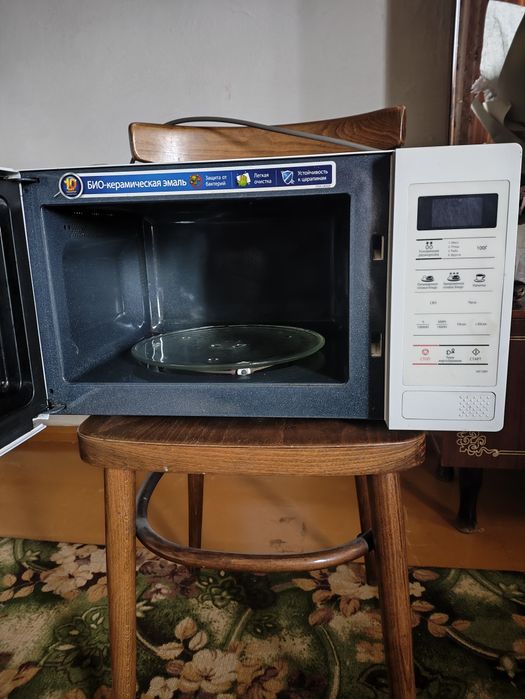 Продам микроволновую печь Samsung.