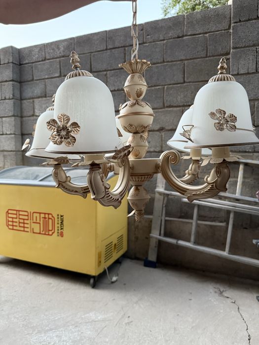 Продается люстры