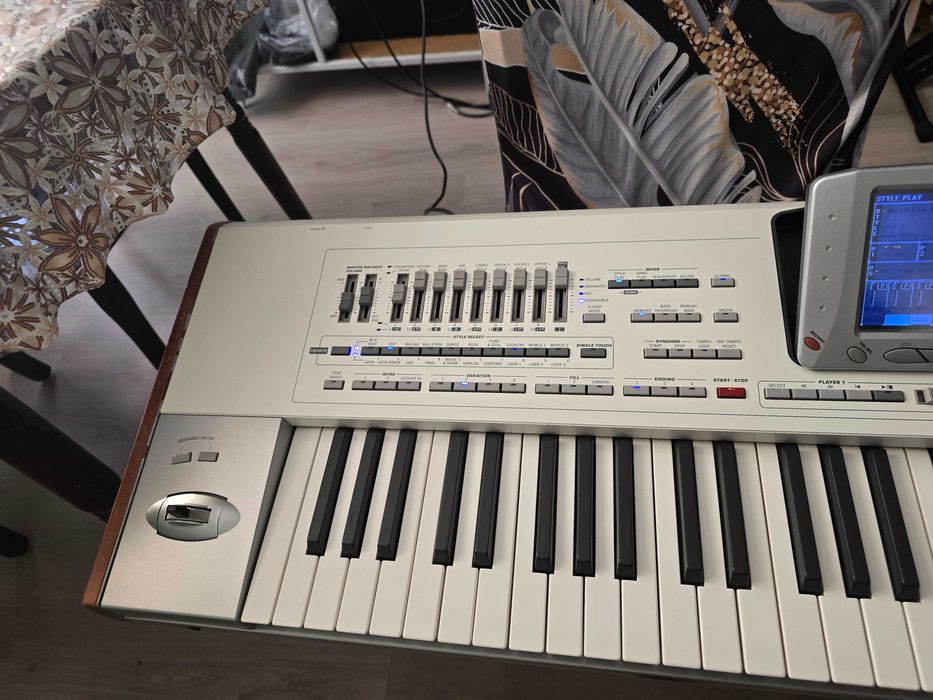 Продавам! Два-клавира. Korg pa2x. 128 рам..
