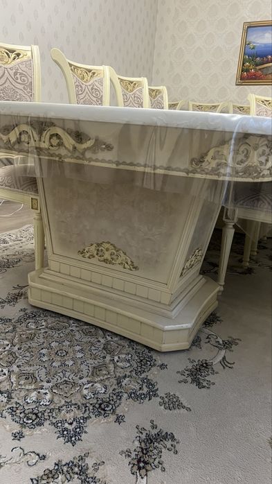 Стол со стульями