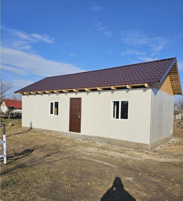 Construim case pe structură metalică învelit cu panouri sandwich este