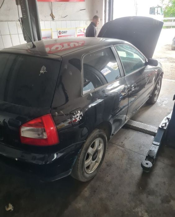 Dezmembrez Audi A3 1.6 benzina