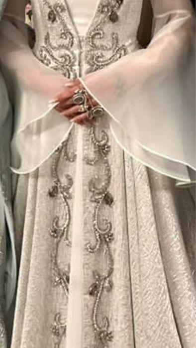 Платье на свадьбу, ҰЗАТУ