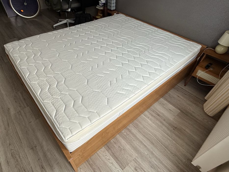 Pat matrimonial 160x200 + saltea JYSK spuma