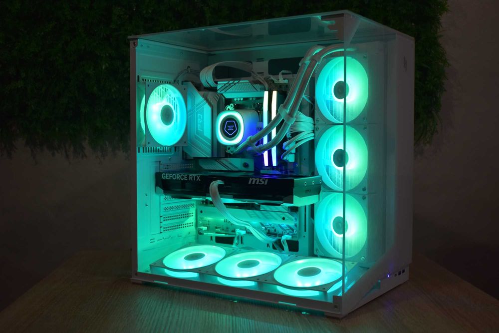 Геймърски Компютър Ryzen 7 9800x3d | RTX 5080 | 32GB RAM | 1TB Gen5 Ssd |