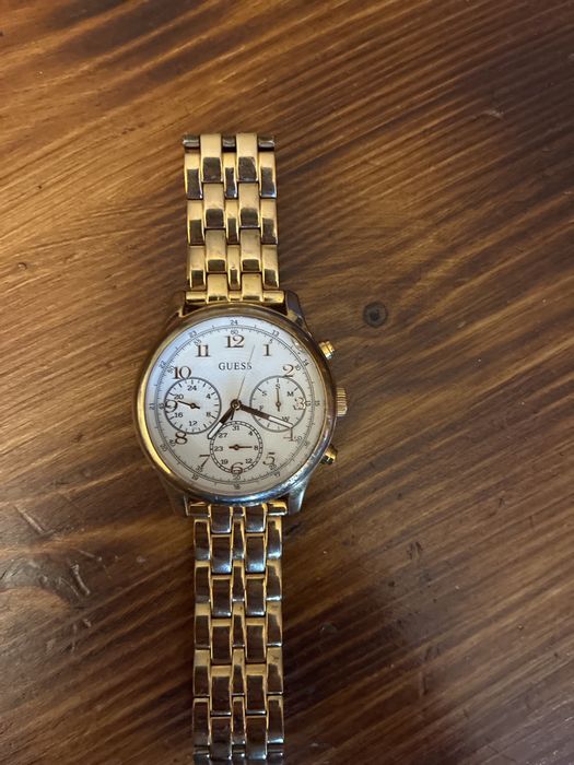 Ceas Guess de dama.