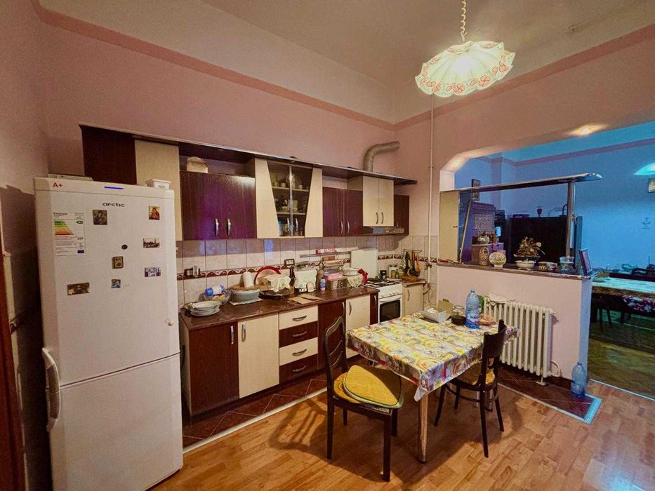 De vânzare: Apartament cu 4 camere direct de la proprietar.