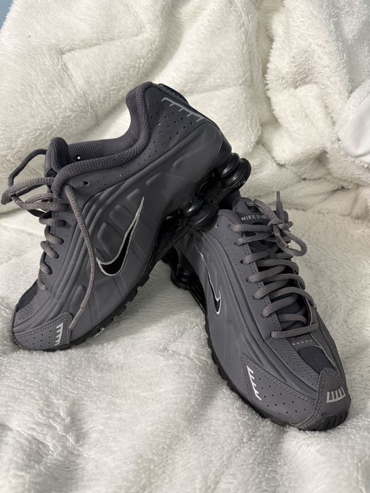 Обувки NIKE SHOX S4 сиви, нераличими от нови