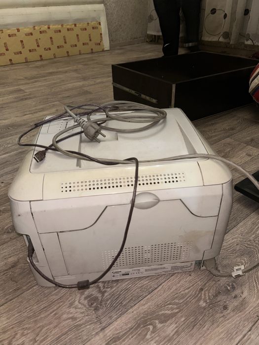 Принтер Canon F151700, работает, нет красок