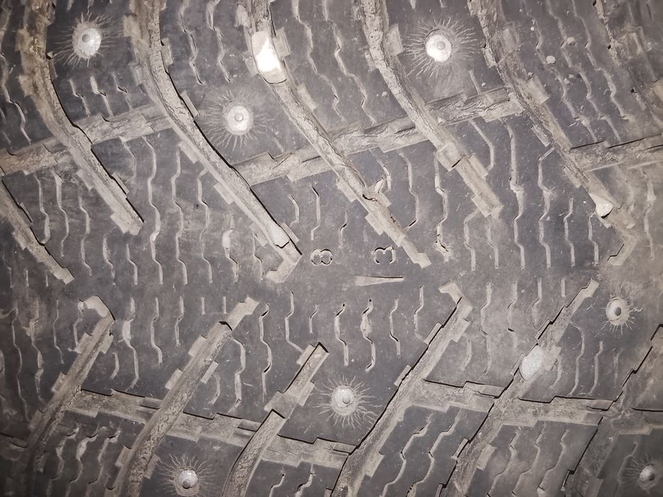 Продам зимние шины 185/65R15