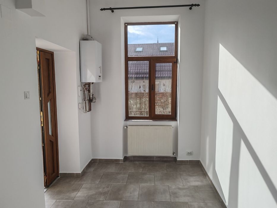 Vând ap. / 3 spații servicii renovate ultracentral 21 Decembrie nr. 50