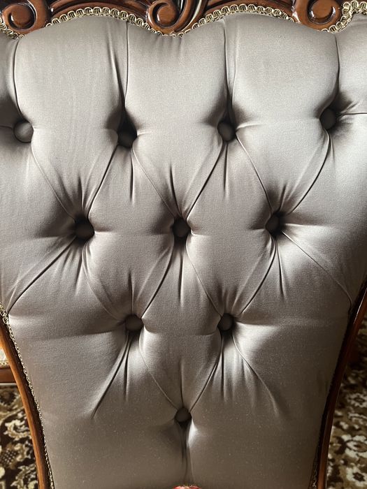 Срочно продаю новые стулья