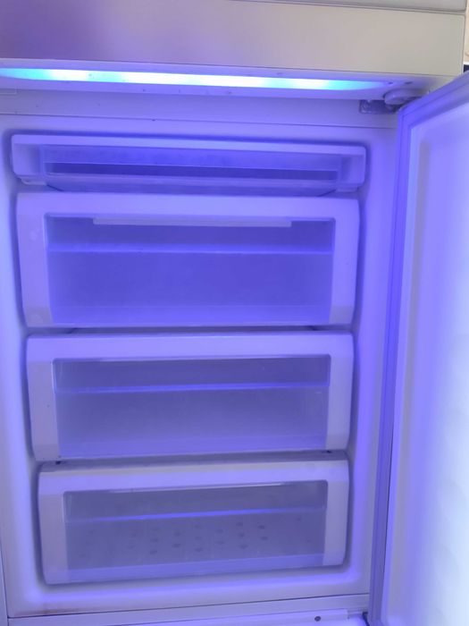 Холодильник с морозильником