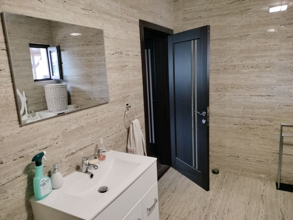 Proprietar Vând casă spațioasă în Lăpuș cu toate utilitățile