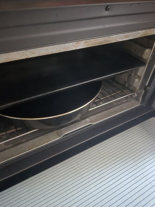 Продаю духовку кухонную