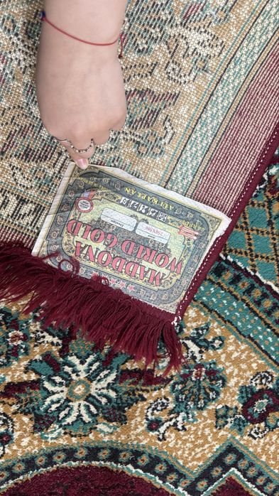 Gilam sotiladi  razmer 250 x 500