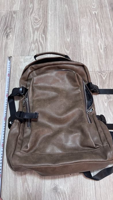 Кожанный рюкзак, вместительный