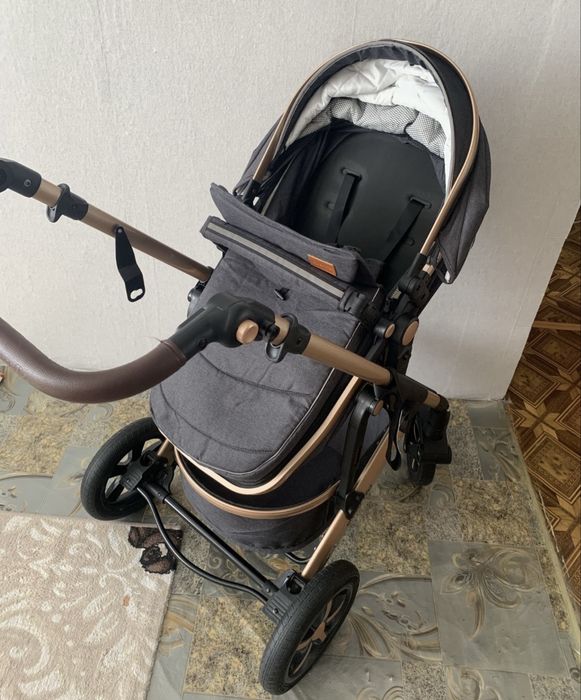 Коляска лето-зима.