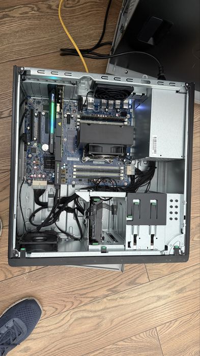 Workstation HP z440 (Xeon E5-1650 v3, 64 GB RAM, K4200)