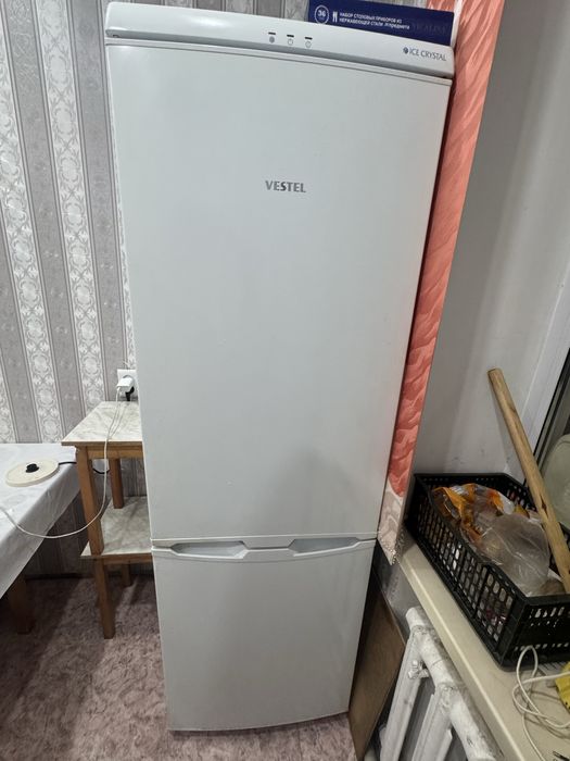Холодильник б/у ..