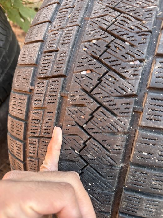 Шины 235/45/R18 2 штуки