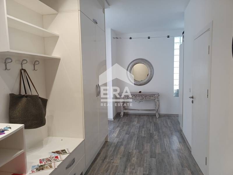 Четиристаен апартамент на морето с уникална гледка от всяка стая