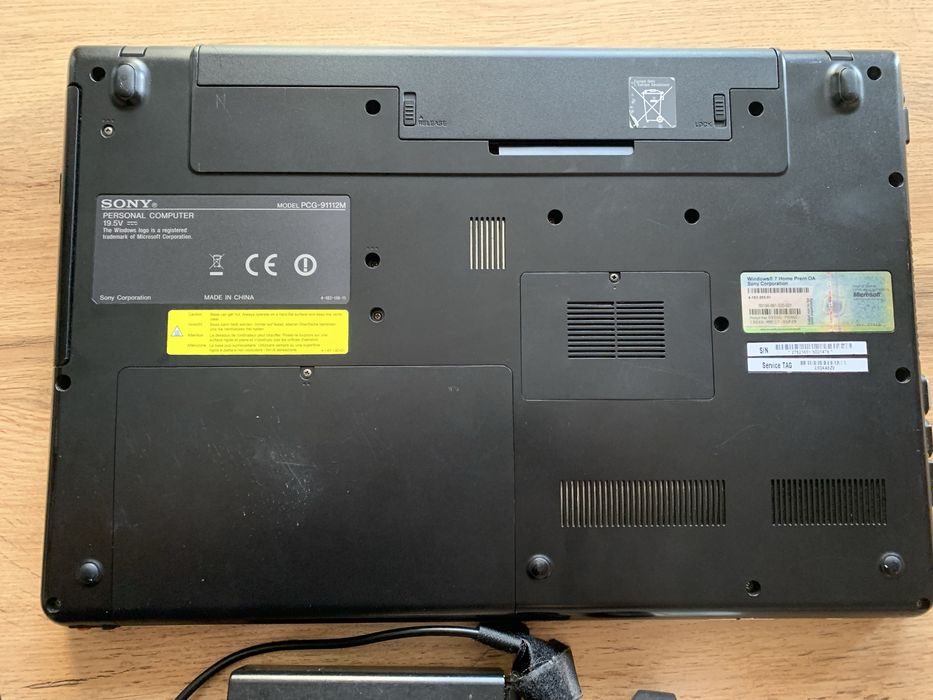 Лаптоп Sony VAIO VPCEC1M1E – Intel Core i3, 4 GB RAM + зарядно