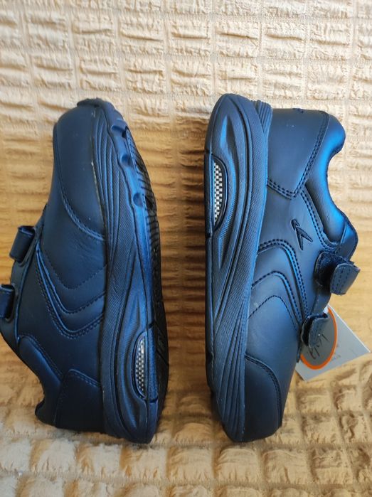 Продавам нови ортопедични маратонки, 38 номер, черни, качество