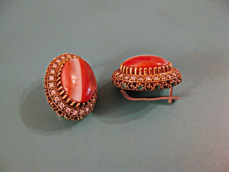 Серьги с сардониксом.