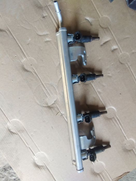 Rampa injectoare Dacia Duster 1.6 175200117R
