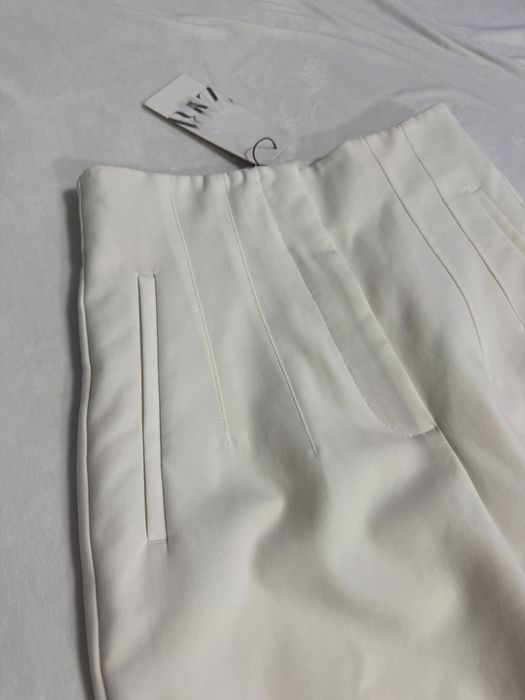 Pantaloni conici eleganti talie inalta cu pliuri albi Zara marimea  S