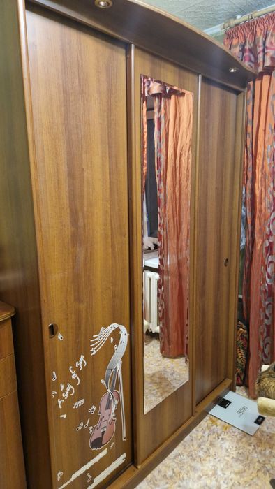 Продам комплект шкаф-купе + комод