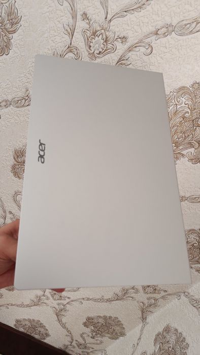 Noutbuk acer yangi