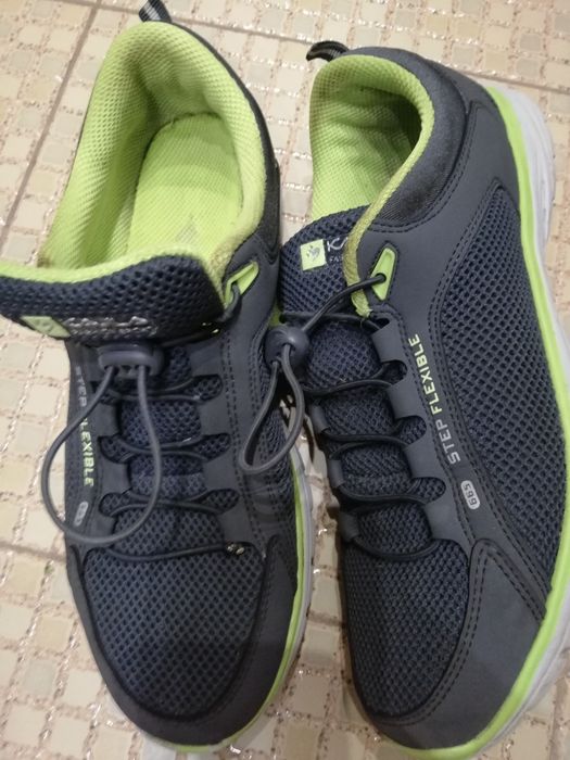 Кроссовки 39р. 2500тенге