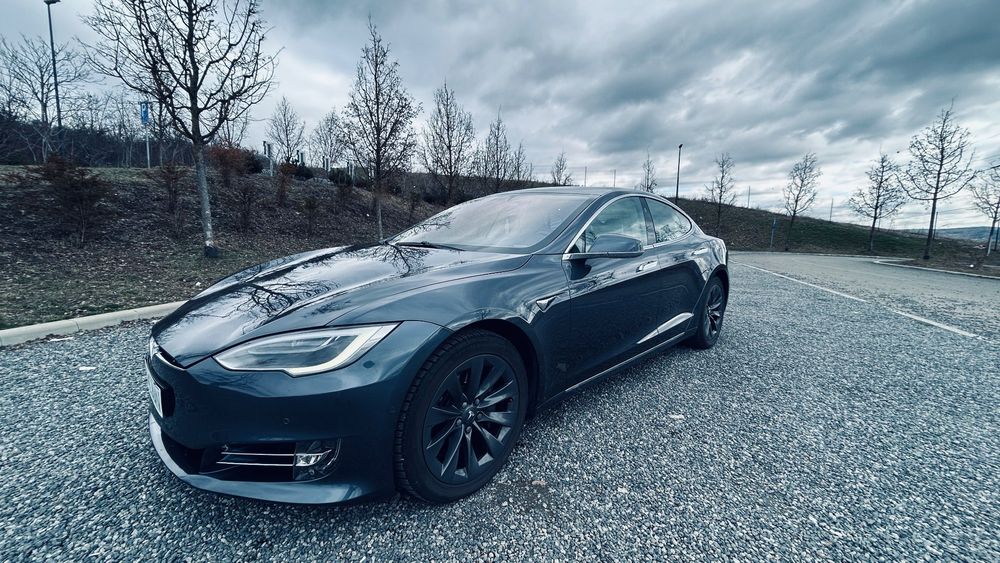 Tesla Model S Prim proprietar in Romania