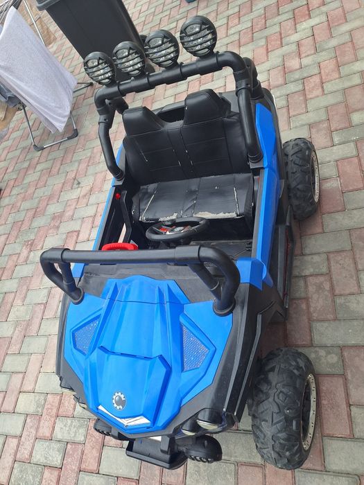 Продам машину детскую.