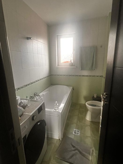Inchiriez apartament 4 camere