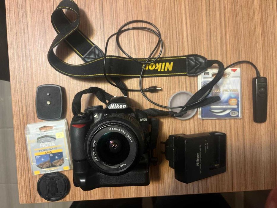 Aparat foto Nikon D3100 + grip, obiectiv 18-55mm