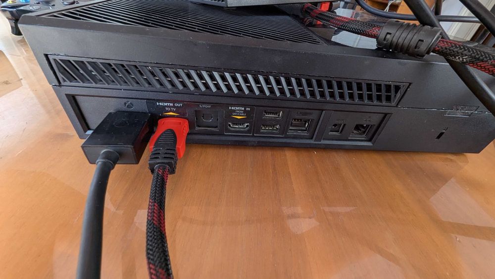XBOX ONE 500ГБ с играм и адаптером
