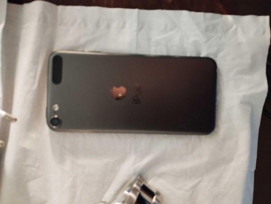 Vând iPod 7 generation