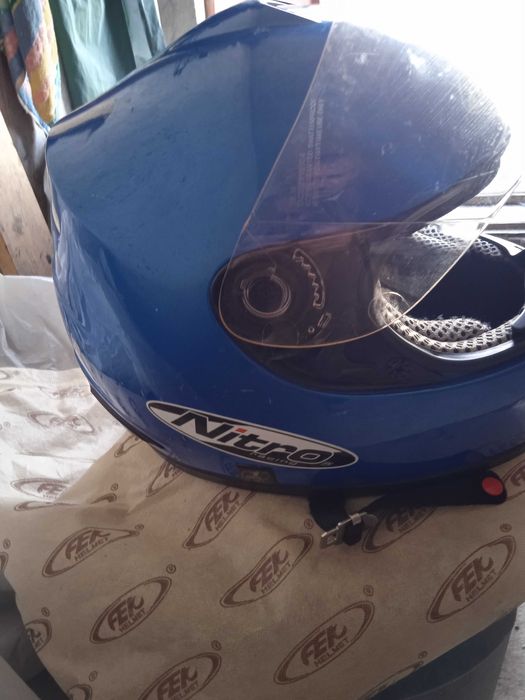 Продавам мото екипировката