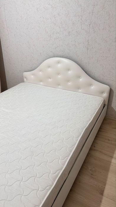 Спальный кровать