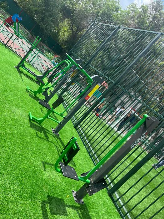 Уличные тренажеры +на площадках